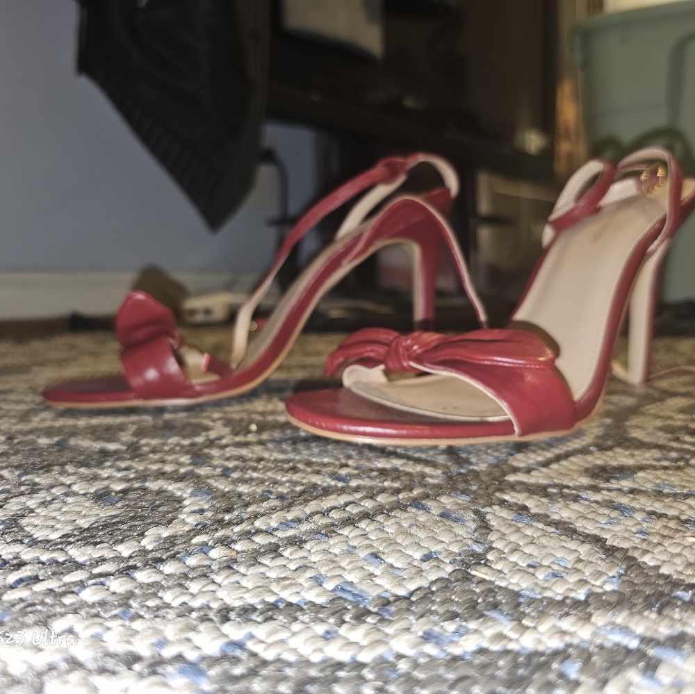 BCBG SANDLES